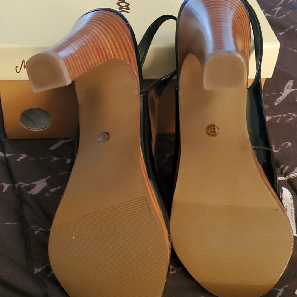 Shoes - Picture 2 of 4